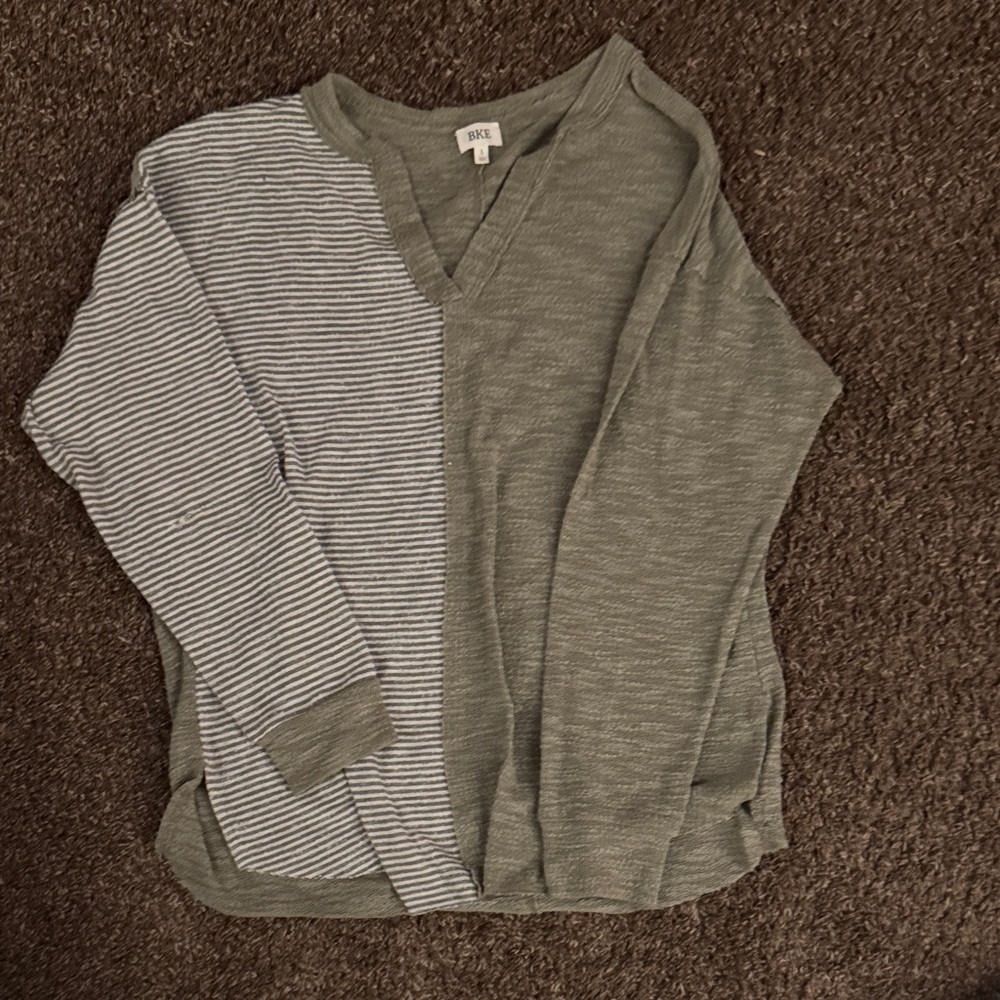 BKE Olive and Gray Mixed-Panel V-Neck Knit Top